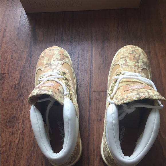 Timberlands size 6 - Picture 3 of 7